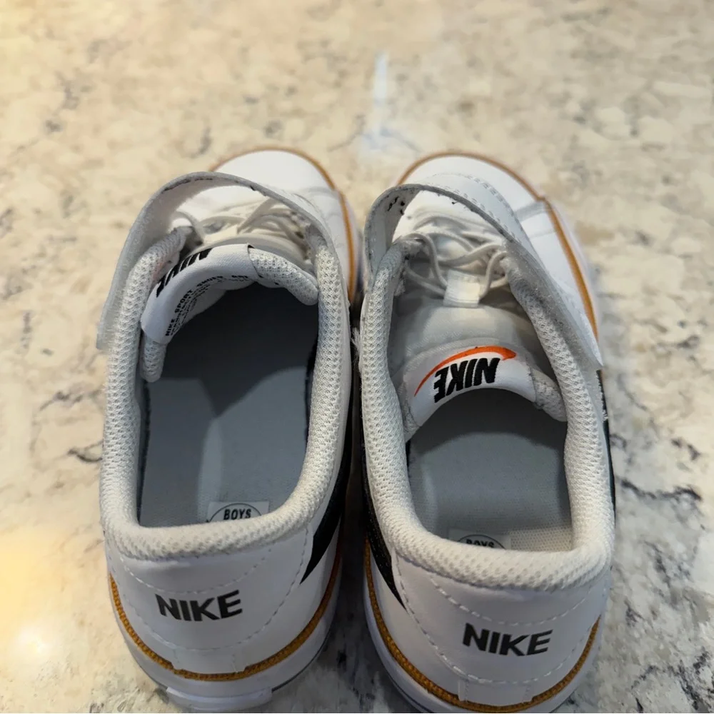 Nike little kid size 1.5 Court Legacy shoes - Picture 4 of 6